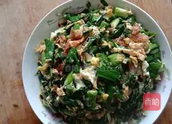 Illustration of how to make fried eggs with garlic sprouts 7