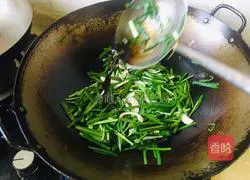 Illustration of how to make fried squid shreds with leeks 9