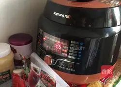 Illustration of how to make a simple rice cooker chocolate cake in one step