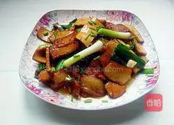 Illustration of how to make stir-fried twice-cooked pork with dried fragrant seeds 17