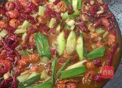 Illustration of how to stir-fry shrimp tails 3