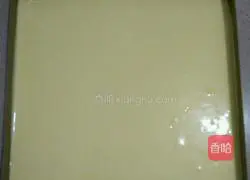 Illustration of how to make dragon fruit cream cake roll 8