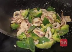 Illustration of how to make fried squid with green pepper 6