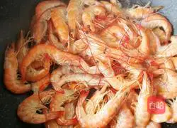 Illustration of how to make fried shrimps with leeks 3