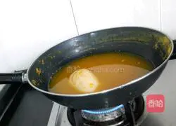 Illustration of how to cook lotus root segments in pumpkin soup 3