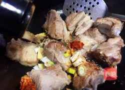 Illustration of how to cook pork ribs with vermicelli and stewed mushrooms 8