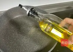 Illustration of how to cook crucian carp with edamame 4