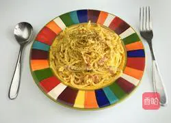 Illustration of how to make creamy egg yolk and bacon pasta 9