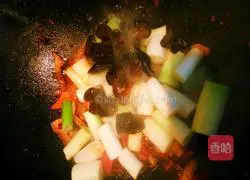 Illustration of how to cook twice-cooked pork with green onions 11