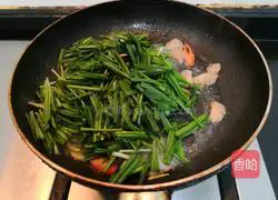 Illustration of how to make fried leeks with clam meat 9