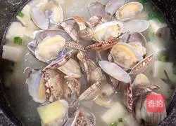 Illustration of how to make clams and wakame vermicelli in a pot 9