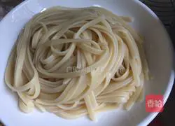 Illustration of how to make tomato sauce pasta 5