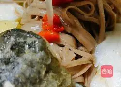 Illustration of how to make yellow croaker noodles 10