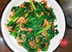 Illustration of how to make stir-fried river shrimp with leeks 5