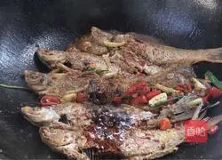 Illustration of how to make stir-fried fish 8