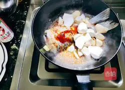 Illustration of how to make grass carp and roasted taro 6