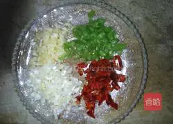 Illustration of how to make minced pepper fish head 2