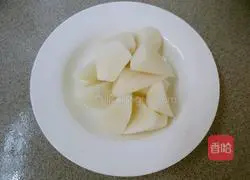 Illustration of how to make sour radish and old duck soup hot pot 2