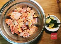 Illustration of how to make steamed chicken with drum juice 7