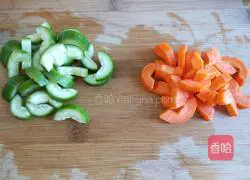 Illustration of how to make fried shrimps with chili pepper during the Lantern Festival on the 15th day of the first lunar month 2