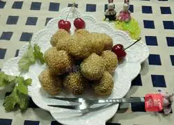 Illustration of how to make mashed potato and sesame balls 9