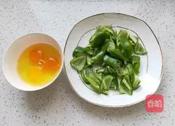 Illustration of how to make fried eggs with chili pepper 2