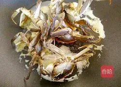 Illustration of how to make hairy crab fried rice cake 4