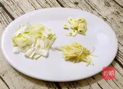 Illustration of how to make pork belly stewed radish 3