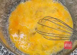 Cabbage Illustration of how to make fried vermicelli with eggs 3