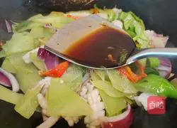 Illustration of how to make fried squid rolls with lettuce 8