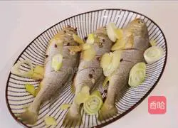Illustration of how to cook yellow croaker in sauce 3