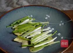 Illustration of how to make fish head with chopped pepper 10