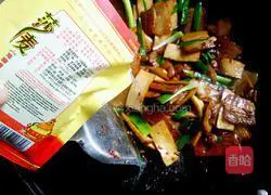 Illustration of how to cook twice-cooked pork with dried fragrant 16