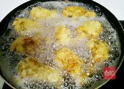 Illustration of how to make crispy fried chicken wings 13