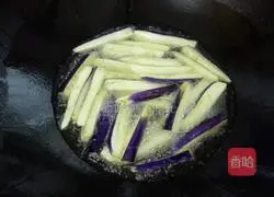 Illustration of how to stir-fry shredded pork and shredded eggplant 3