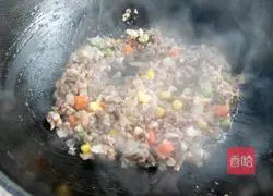 Illustration of how to make mushroom and beef pasta 5