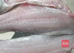 Illustration of how to make homemade fish balls 1