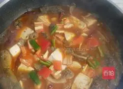 Illustration of how to make loach stewed tofu 6