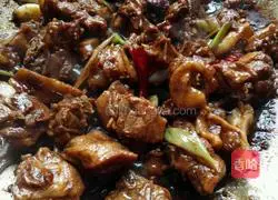 Illustration of how to make sauce-flavored beer duck 7