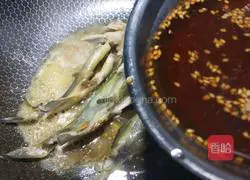 Illustration of how to cook poached eggs with yellow yatou 10