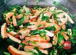 Illustration of how to make fried shrimps with dried tofu and chives 15