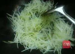 Illustration of how to make fish-flavored shredded pork without chili pepper 7