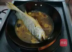 Illustration of how to make soy-flavored yellow croaker 8