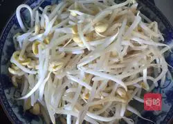 Illustration of homemade twice-cooked pork 5