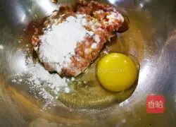 Illustration of how to make crispy chicken rolls 4