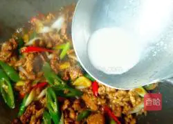 Illustration of how to make spicy pepper beef 9