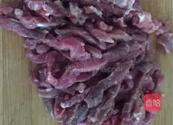 Illustration of how to make pickled pepper beef 2