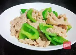 Illustration of how to make green pepper meat slices 6