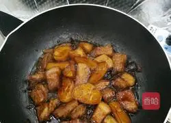 Illustration of how to make braised pork with potatoes 8