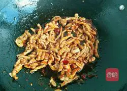 Illustration of authentic Northeastern spicy shredded pork 11